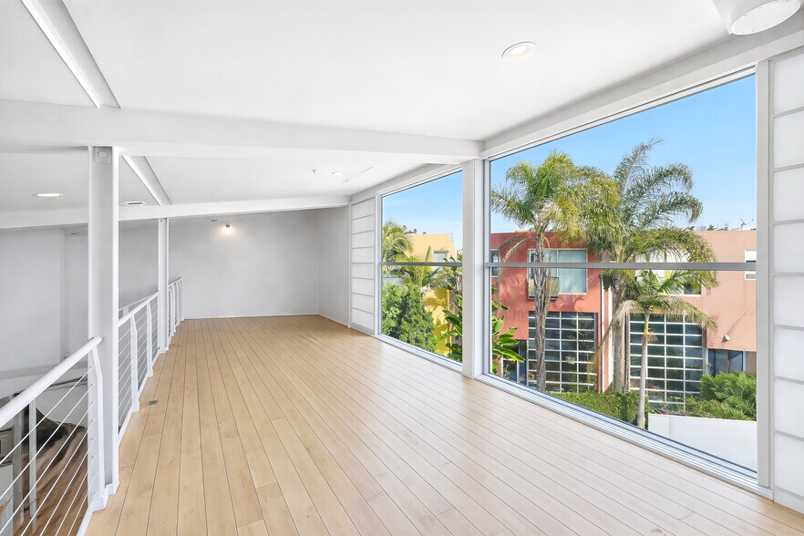 More Photos Of 2100 Abbot Kinney Blvd, Venice Loft Creative Space For Lease