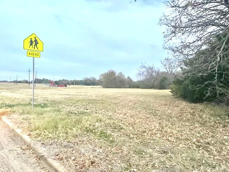 More Photos Of 582 N Maple, Van Land For Sale