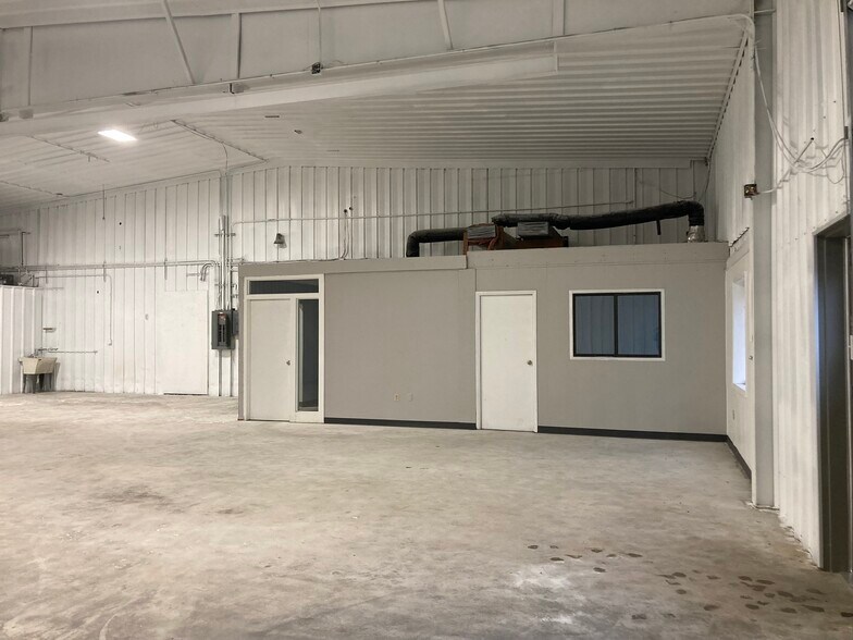 More Photos Of 2419 Sybrandt Rd, Traverse City Warehouse For Lease