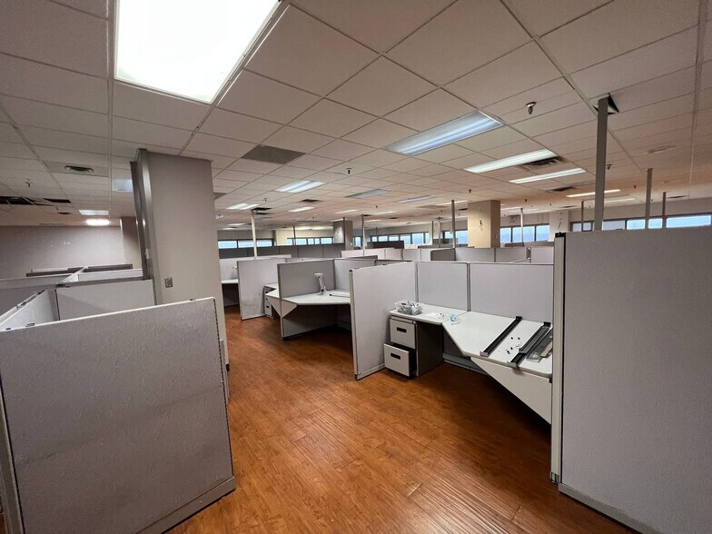 More Photos Of 800 Main St, Anderson Office For Lease