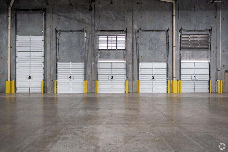 More Photos Of 7301-7401 Security Way, Houston Unknown For Lease