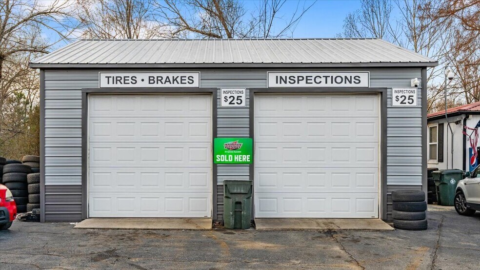 More Photos Of 620 National Hwy, Thomasville Auto Repair For Sale