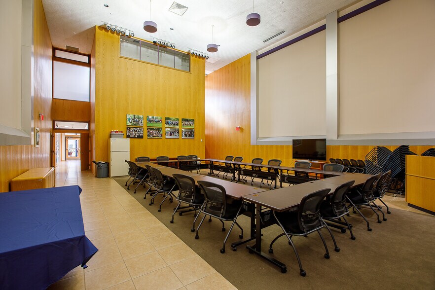 More Photos Of 3516 Covington Hwy, Decatur Office For Sale