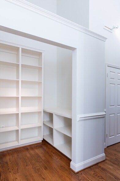 More Photos Of 10470-10476 Armstrong St, Fairfax Medical For Sale