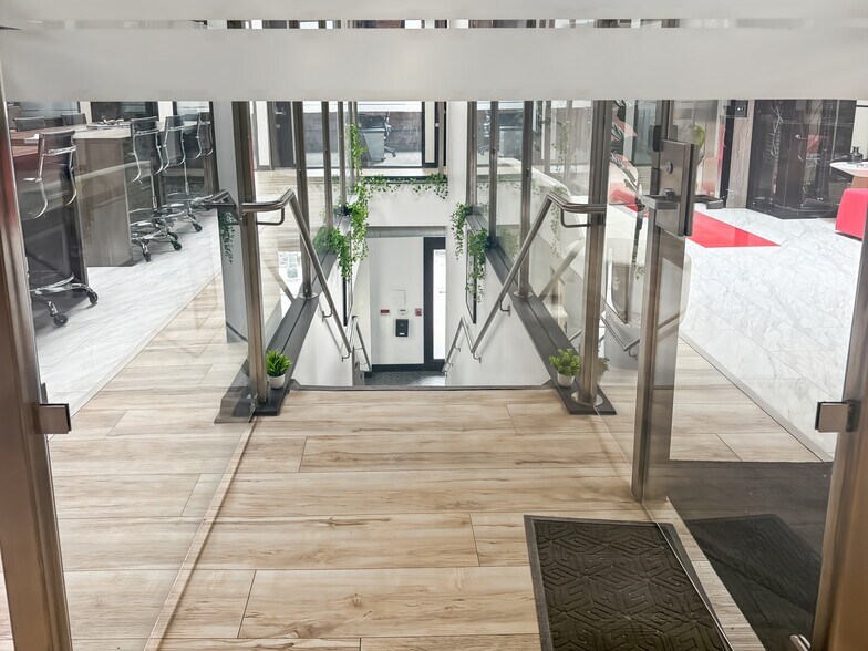 More Photos Of 101-167 N Old Woodward Ave, Birmingham Coworking Space