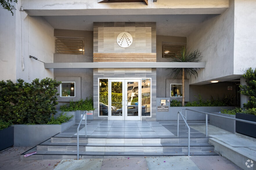 More Photos Of 1443 N Fuller Ave, Los Angeles Apartments For Sale