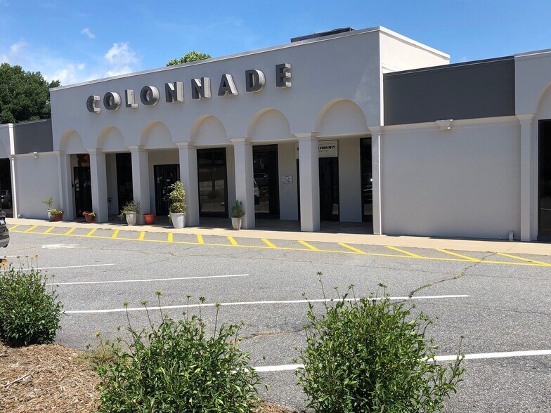 More Photos Of 2221 N Center St, Hickory Storefront Retail Office For Lease