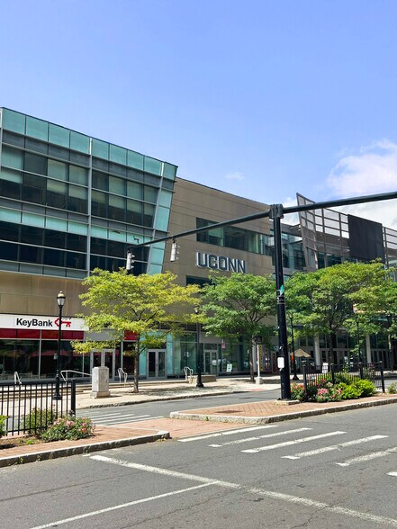 More Photos Of 221 Trumbull St, Hartford Apartments For Lease