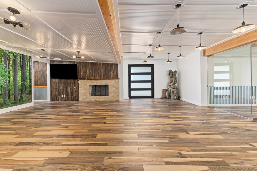 More Photos Of 2200 La Osa st, Tucson Light Distribution For Lease