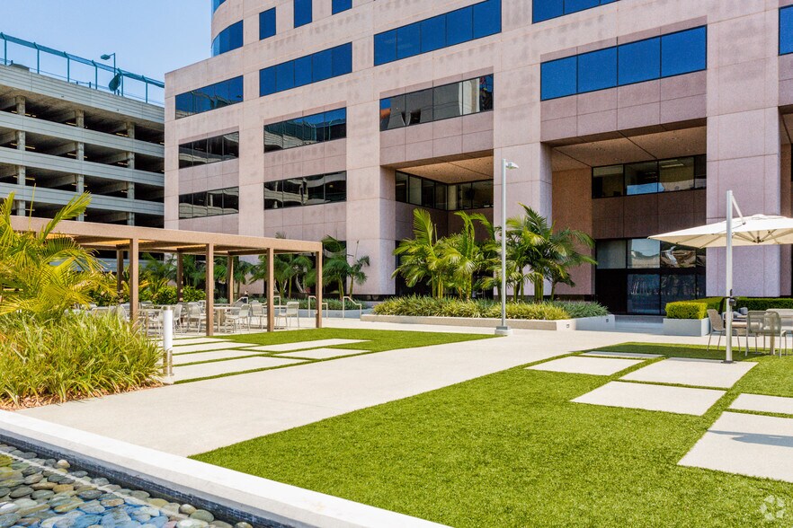 More Photos Of 6300 Canoga Ave, Woodland Hills Office For Lease