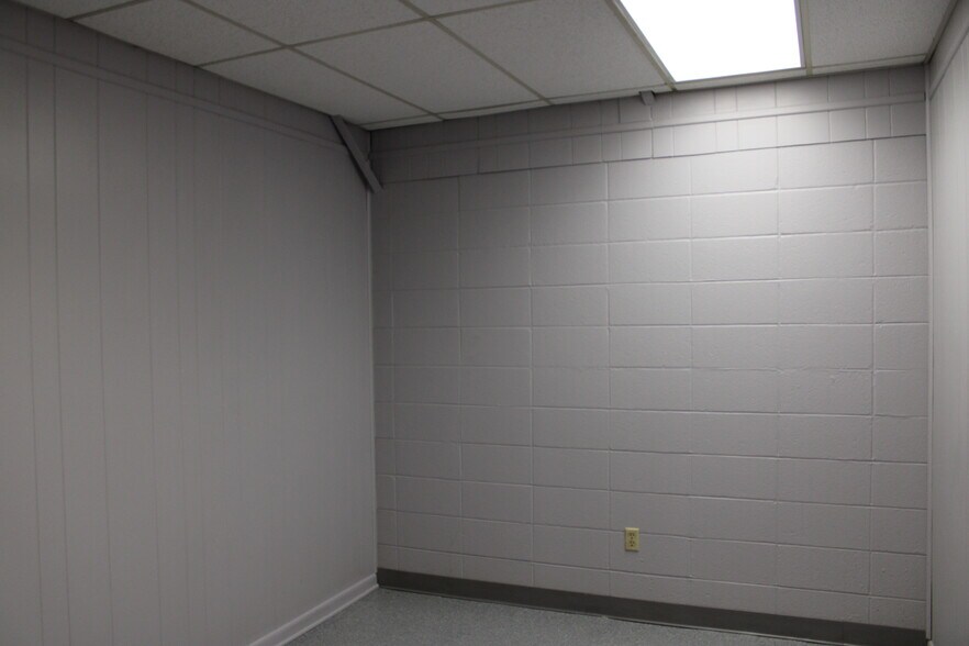 More Photos Of 6112 Patterson Rd, Little Rock Light Distribution For Sale