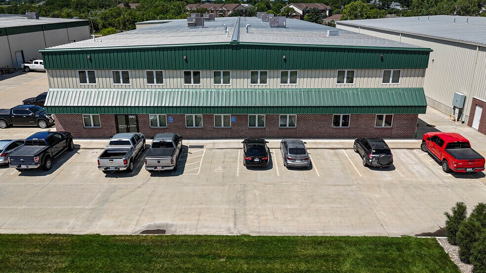 More Photos Of 1941 SW 6th St, Lincoln Warehouse For Sale
