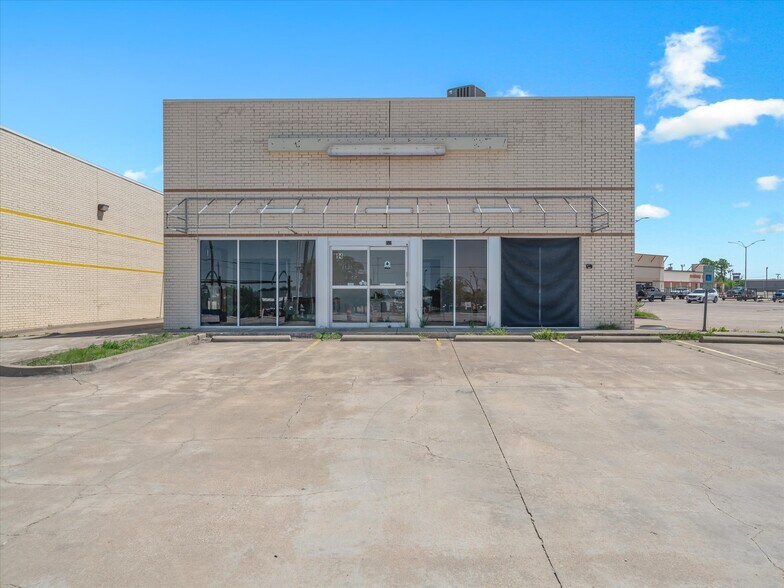 More Photos Of 94 State Highway 205, Terrell General Retail For Sale