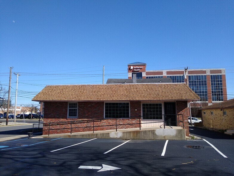 Primary Photo Of 25 E Laurel Rd, Stratford Medical For Sale