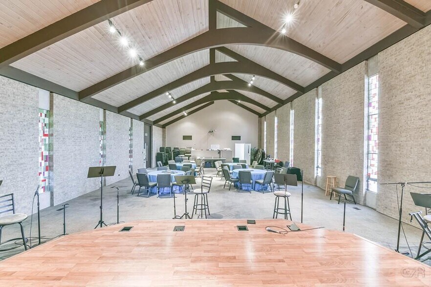 More Photos Of 426 Winnie, Galveston Religious Facility For Lease