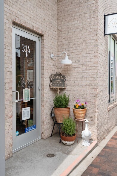 More Photos Of 1200 4th Ave N, Nashville Storefront Retail Residential For Lease