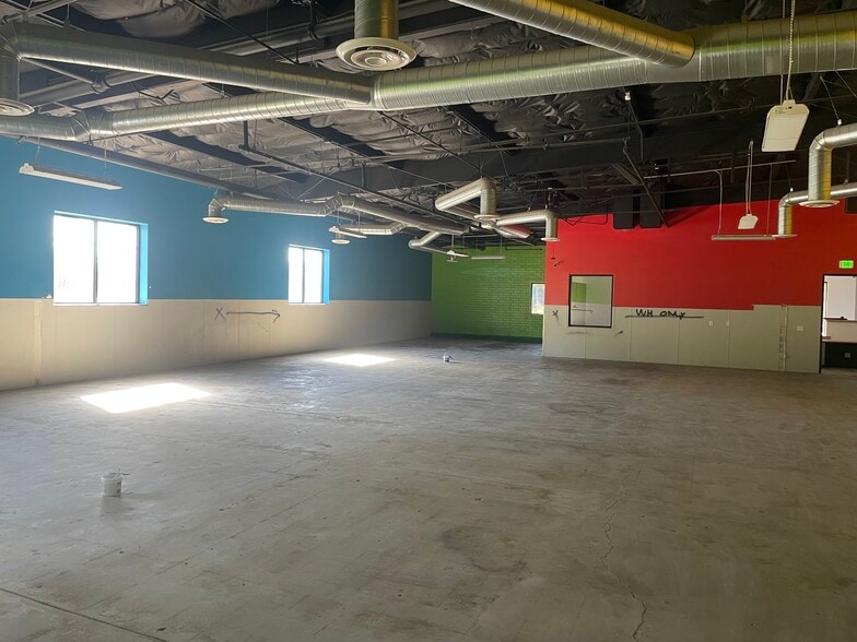 More Photos Of 9300-9310 Corbin Ave, Northridge Warehouse For Lease