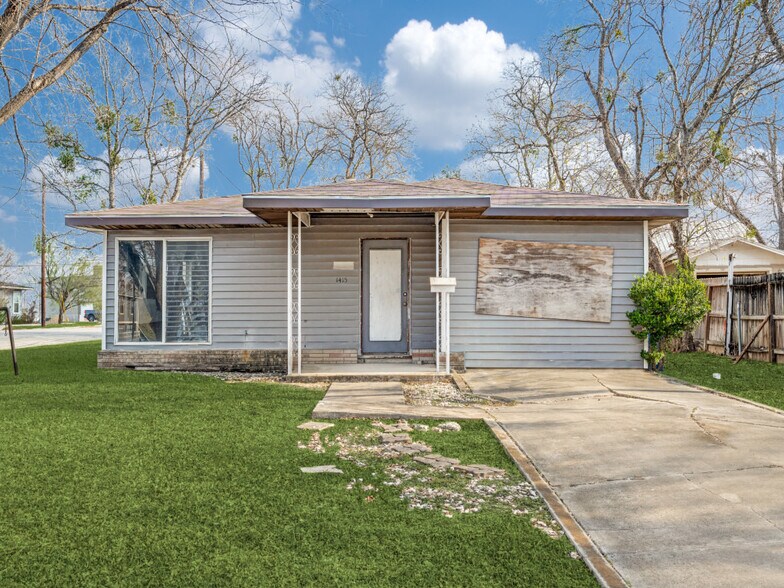 More Photos Of 1415 Jackson St, New Braunfels Office For Sale