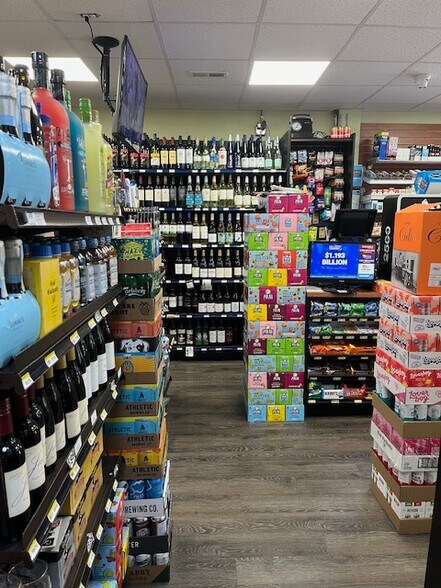 More Photos Of 26 Surrey St, Cambridge Storefront For Sale