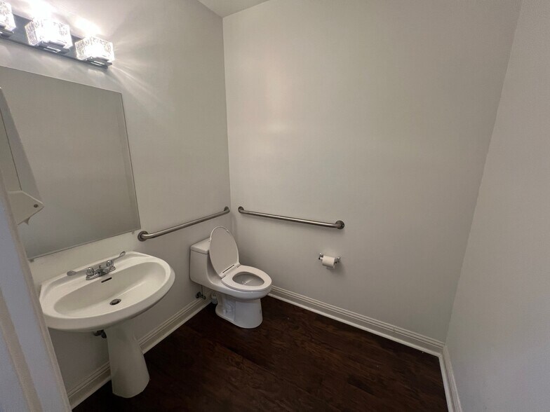 More Photos Of 5041 Dallas Hwy, Powder Springs Office For Sale