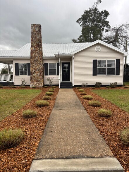 More Photos Of 11169 NW State Rd 20, Bristol Office For Sale