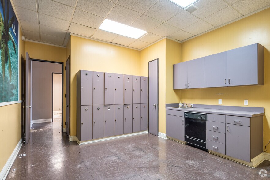 More Photos Of 12501-12607 Gulf Fwy, Houston Unknown For Lease