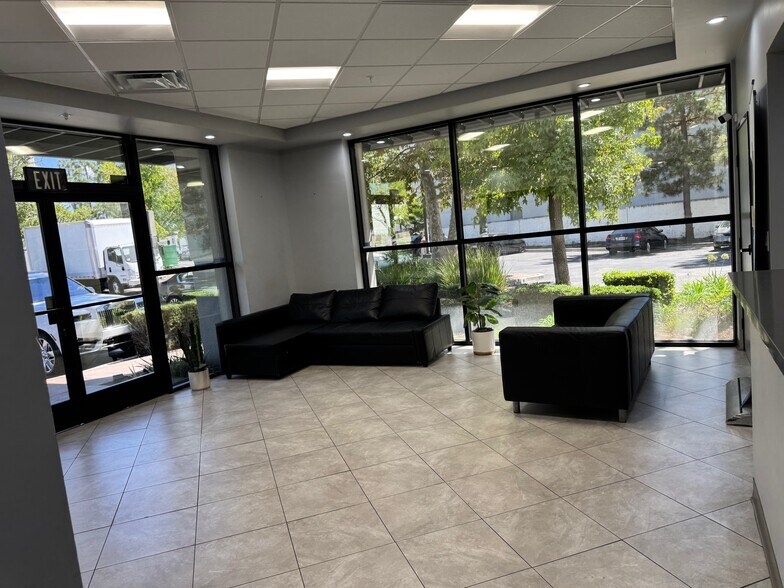 More Photos Of 2259 Ward Ave, Simi Valley Flex For Lease