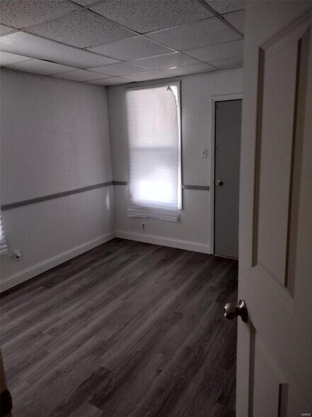 More Photos Of 7950 N Broadway, Saint Louis General Retail For Lease