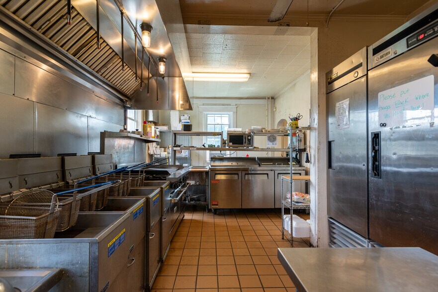 More Photos Of 125 Main St, Hickory Restaurant For Sale