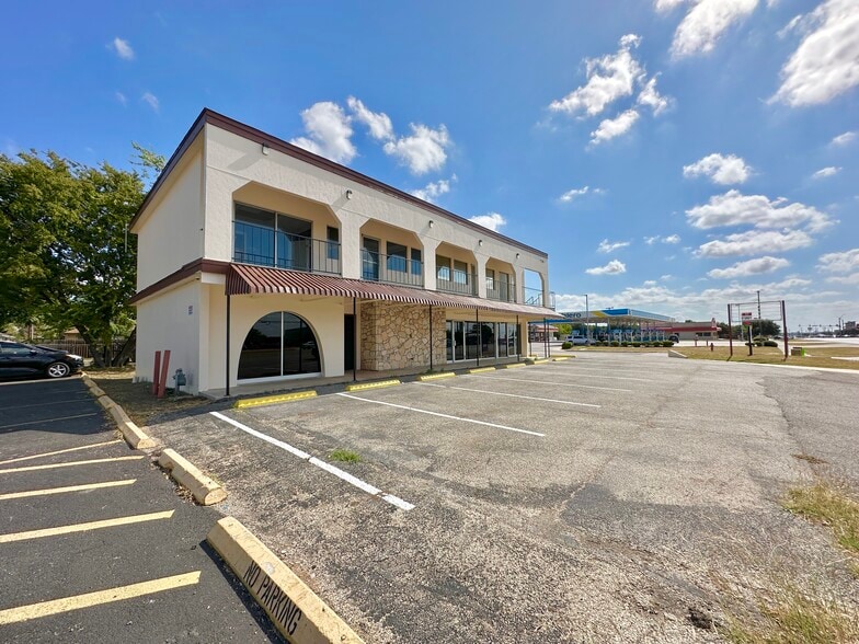 More Photos Of 7205 Bandera Rd, San Antonio Unknown For Lease