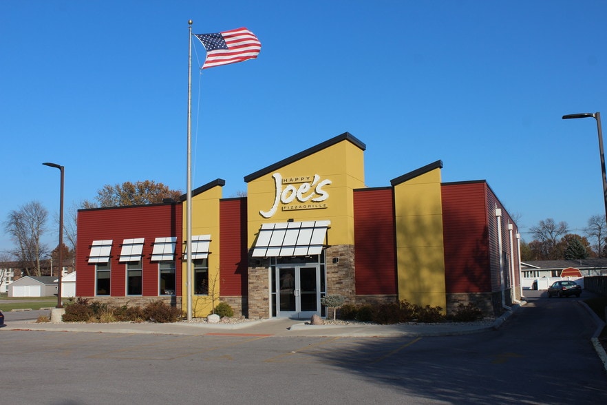 More Photos Of 1727 N Henderson St, Galesburg Restaurant For Sale