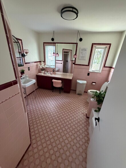 More Photos Of 45280 Cass Ave, Utica Loft Creative Space For Lease