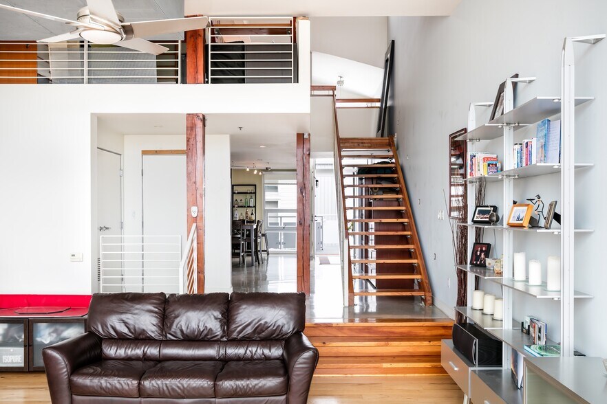 More Photos Of 615 Hampton Dr, Venice Apartments For Sale