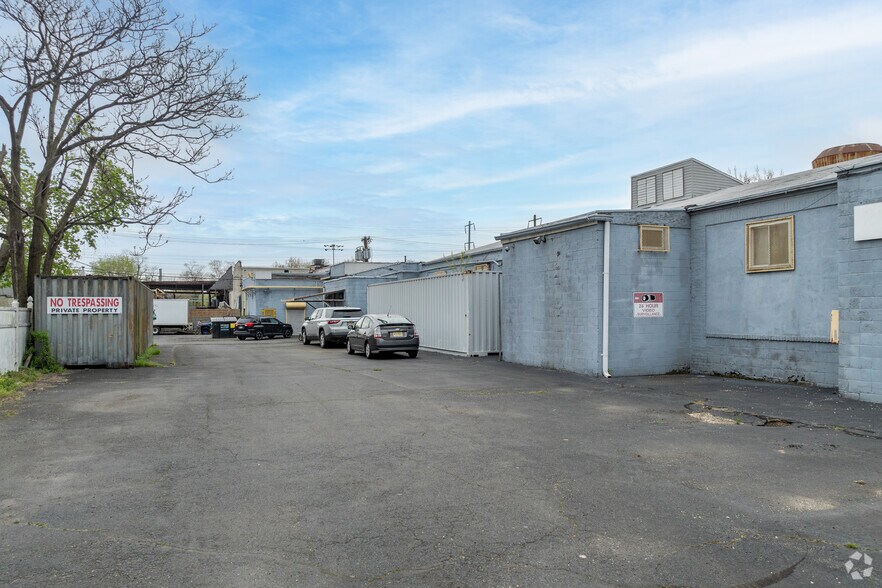 More Photos Of 100 Ward Ave, Trenton Showroom For Sale