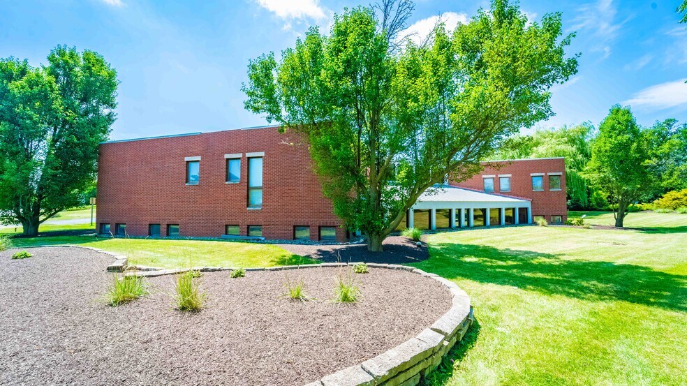 More Photos Of 600 Vale Park Rd, Valparaiso Flex For Lease