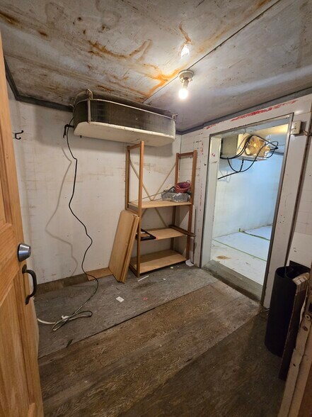 More Photos Of 75 Manitoba St, Bracebridge General Retail For Sale