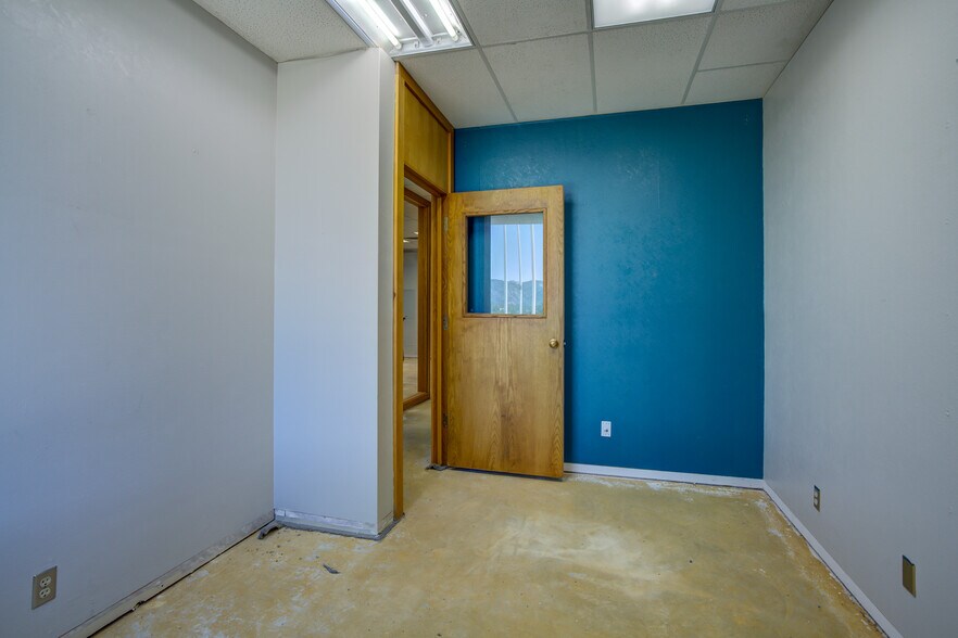 More Photos Of 18950 Base Camp Rd, Monument Office For Lease