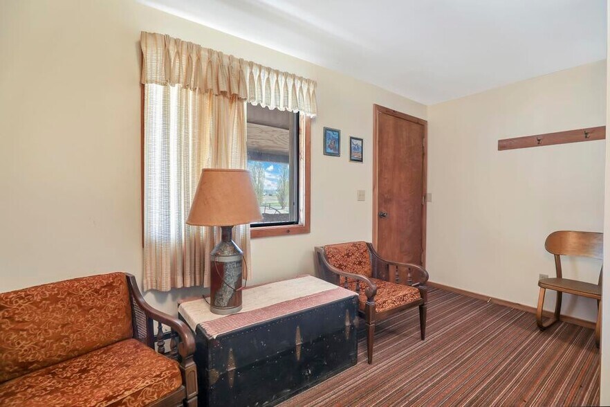 More Photos Of 319 W Magic Rd, West Magic Hospitality For Sale