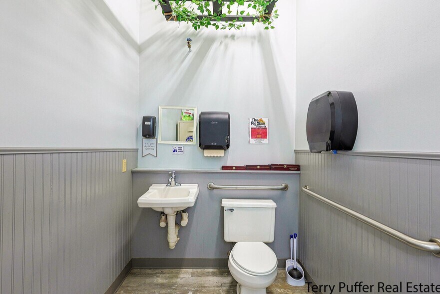 More Photos Of 246 Division St, Hesperia Restaurant For Sale