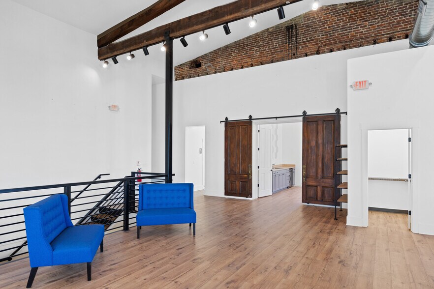 More Photos Of 227 Pearl St, New Albany Office For Lease