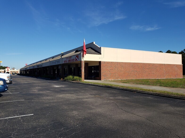 More Photos Of I-75 @ I-75 & U.S. 90, Lake City Unknown For Lease