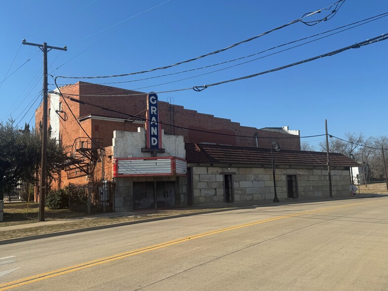 Primary Photo Of 1100 Fabons St, Fort Worth Religious Facility For Sale