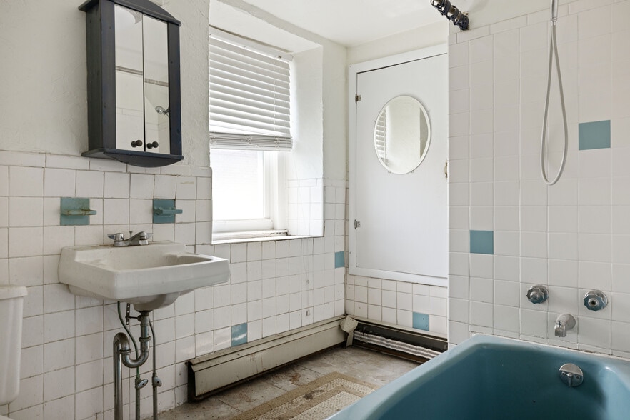 More Photos Of 7026 Ridge Ave, Philadelphia Storefront For Sale