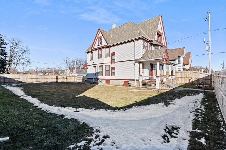 More Photos Of 124 W North Ave, Milwaukee Daycare Center For Sale