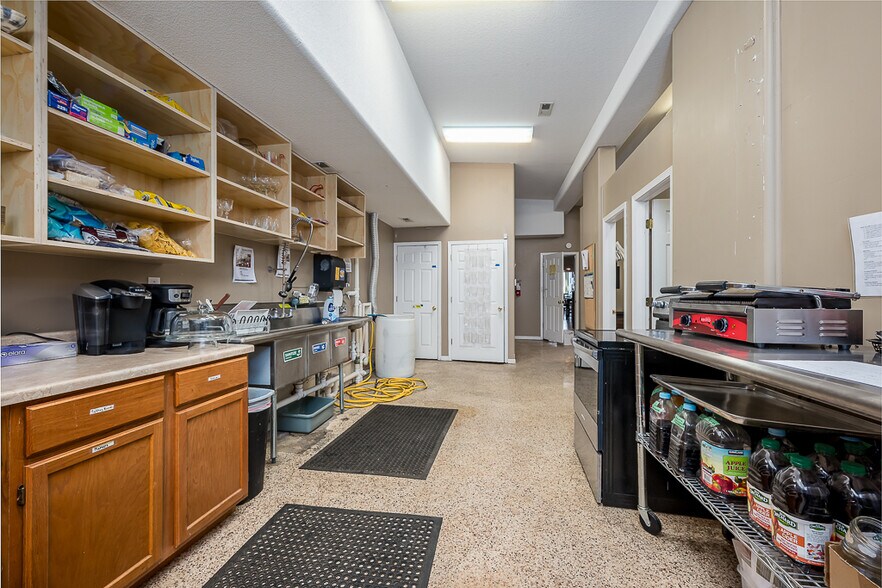 More Photos Of 620 Cherokee St, Leavenworth Storefront For Sale