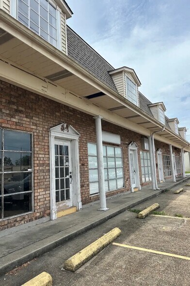 Primary Photo Of 1320 Veterans Memorial Blvd, Metairie Freestanding For Sale