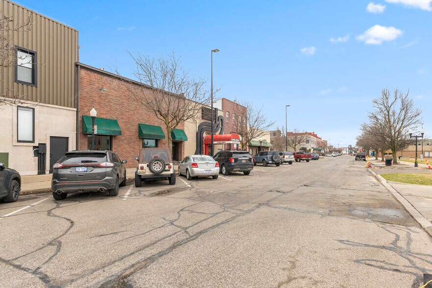 More Photos Of 2919 First St, Wyandotte General Retail For Lease