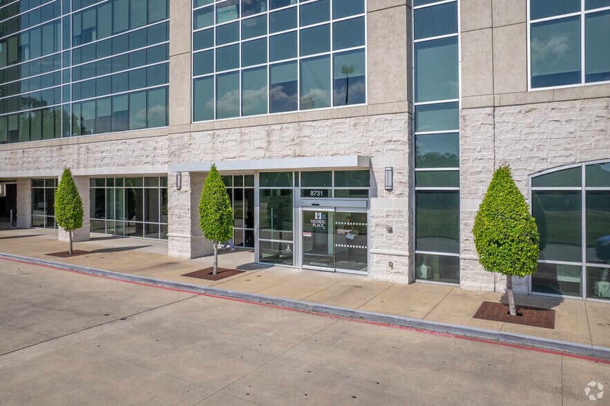 More Photos Of 8731 Katy Fwy, Houston Medical For Lease