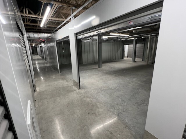 More Photos Of 650-660 NW 30th St, Miami Self Storage For Lease