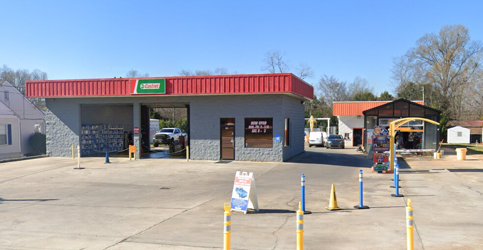 Primary Photo Of 214 S Harris St, Sandersville Auto Repair For Sale